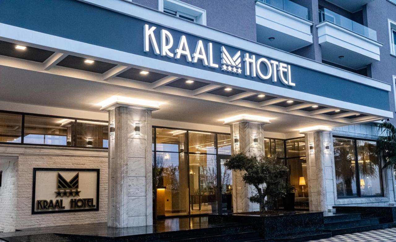 Kraal Hotel Vlorë Exteriör bild